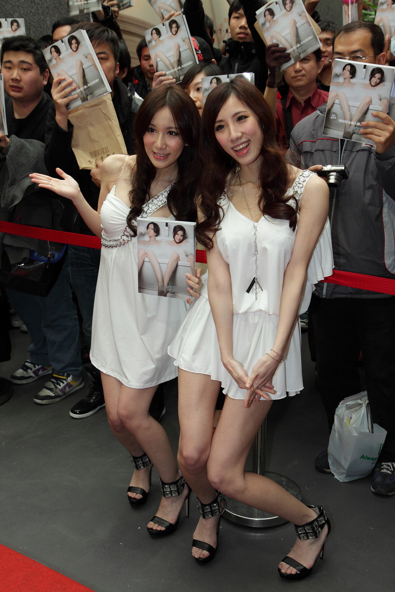 2012 瑤瑤&APPLE寫真書簽書會　雲林健康農業週　家樂福熱鬧開跑